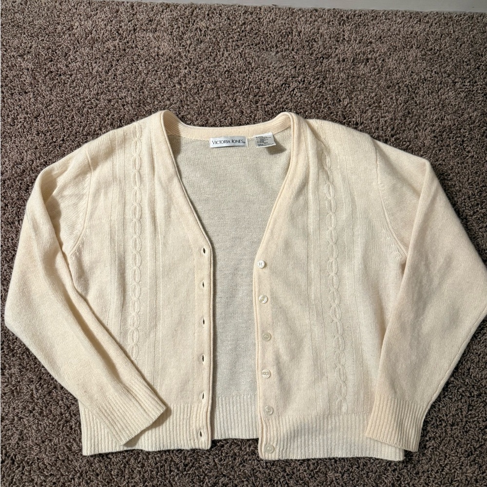 Victoria Jones Woman Cream Cropped Cardigan Sweater